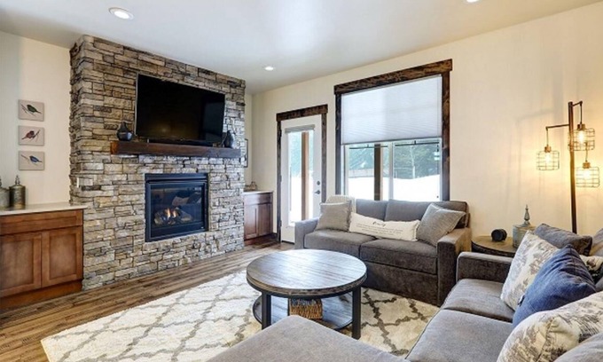 Cle Elum House | Experience Suncadia: 2 Bdrm Townhome with Pool & Spa