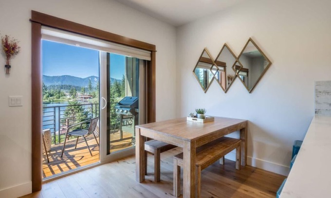 Cle Elum Ski Chalet | Cozy Suncadia Townhome Overlooking the Serene Pond
