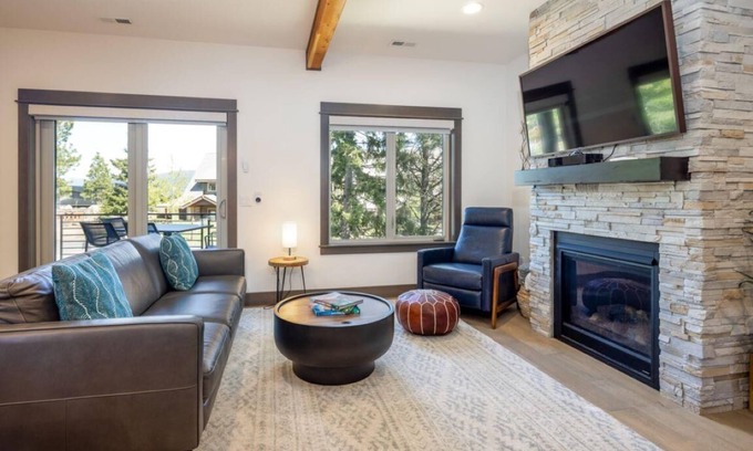 Cle Elum Ski Chalet | Enjoy Suncadia Townhome with Arcade Games & Pool Access