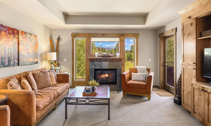Cle Elum Condo | Golf View Condo with Pool, Spa & Hot Tub - 10/10 Rated
