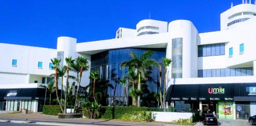 South Padre Island Hotel | Lively Sunchase Inn & Suites with Oceanfront Pool Access