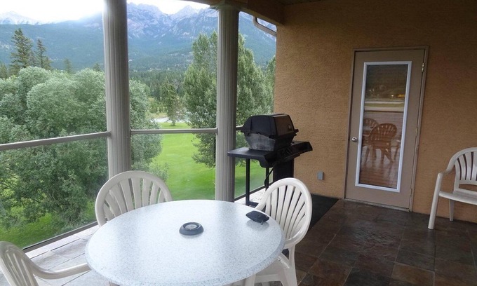East Kootenay Resort | Relaxing Sunchaser Vacation Villas with Family-Friendly Amenities