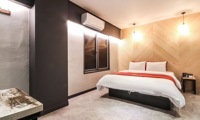 Suncheon Hotel | Eco-Friendly Comfort at Suncheon Hotel THE B with Breakfast
