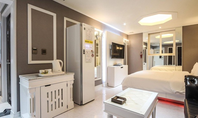 Chorye Hotel | Eco-Friendly Comfort at Suncheon Ivy with Hot Tub & Breakfast