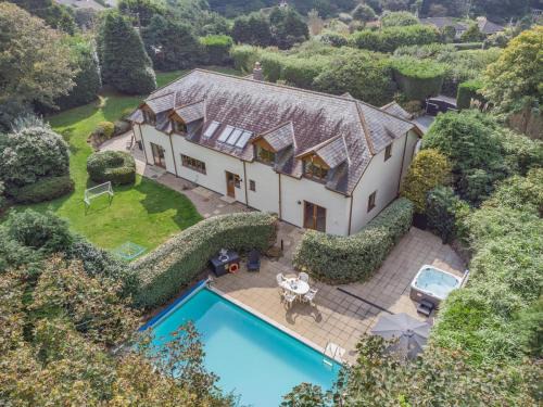 Tresowes House | Experience Sundance: Pet-Friendly Retreat with Pool Access