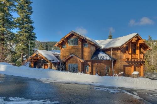 Olympic Valley House | Discover Sundance Lodge: Mountain Retreat with Pet-Friendly Perks