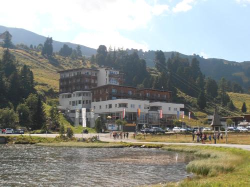 Turracher Hohe Apartment | Unforgettable Sundance Mountain Resort: Pet-Friendly Retreat