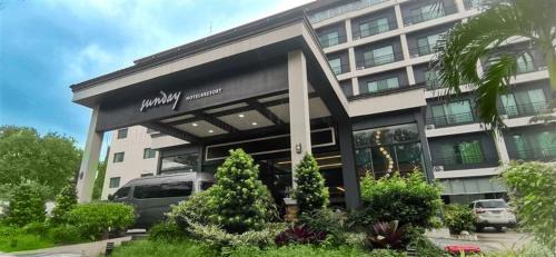 Angeles City Hotel | Discover Hevea Hotel & Resort: Family-Friendly with Pool