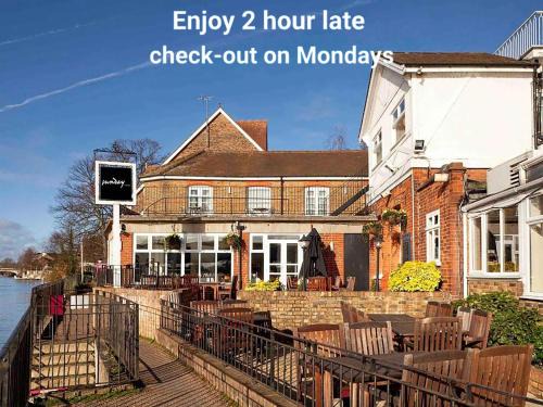 Staines Hotel | Convenient Mercure London Staines-upon-Thames Hotel Stay