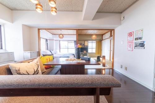 Naka Ward Apartment | Tranquil Sunday Peace Room 中島 #24 with Hot Tub Access