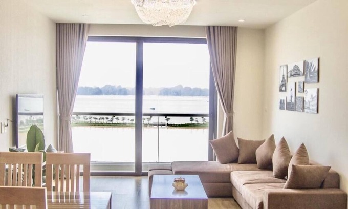 Bai Chay House | Relaxing Sunday Premium Apartment with Pool Access