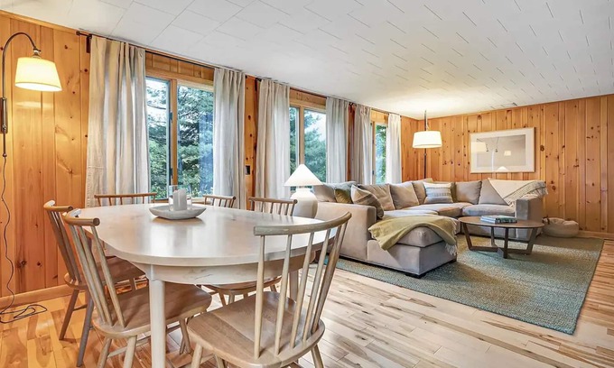 Sunday River Area Ski Chalet | Coombs Village Chalet: Family-Friendly Escape Near Base Lodge