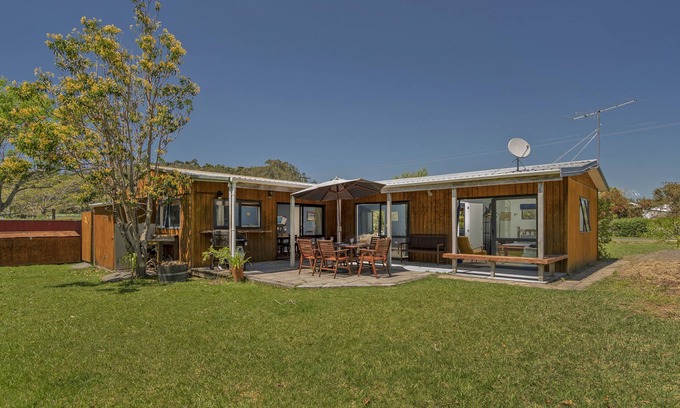 Hahei Cottage | Oceanfront Sundaze: Family-Friendly Hahei Holiday Home