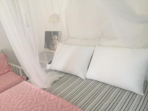 Drios Apartment | Discover Sundeck: Oceanfront Retreat with Pet-Friendly Perks