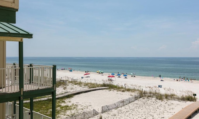 Gulf Shores Hotel | Beachfront Retreat at Sundial #3H with Amazing Amenities