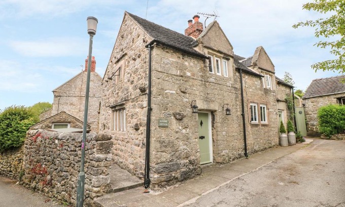 Newton Grange House | Cozy Sundial Cottage: Pet & Child Friendly Retreat