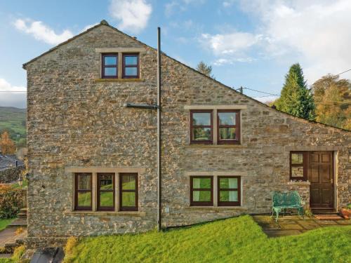 Horsehouse House | Discover Sundial Cottage: Family & Pet-Friendly Retreat