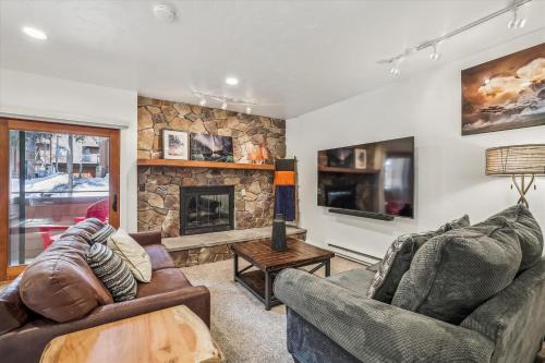 Four O'Clock Apartment | Sundowner II 201 condo