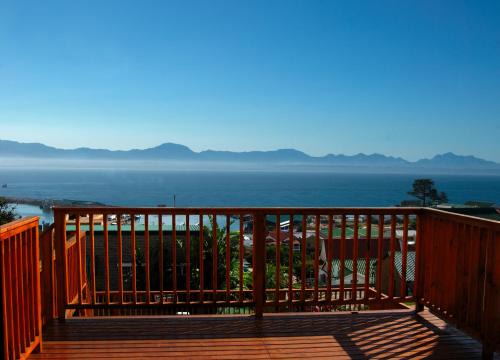 Mossel Bay Apartment | Cozy Sundowner Loft: Guest Rated 9/10 with Breakfast & Kitchen