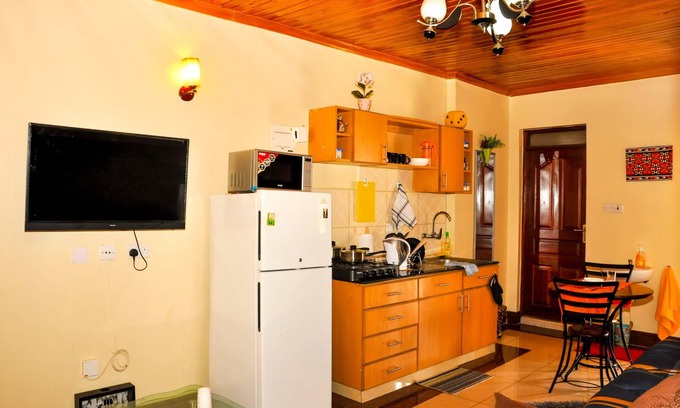 Nairobi Hotel | Budget-Friendly Sundowner Studio with Kitchen & Breakfast