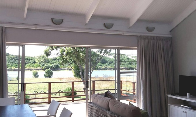 Colchester House | Inviting Sundune Guest House with Pool and Kitchen Access