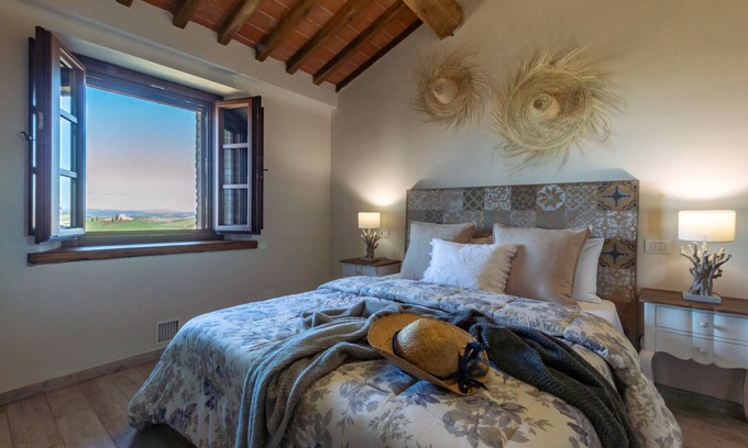 Monteroni d'Arbia Apartment | Scenic "Sunflower" Apartment with Breathtaking Siena Views