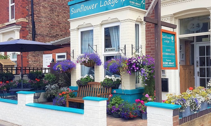 Bridlington Old Town Bed & Breakfast | Highly Rated Sunflower Lodge with Family-Friendly Amenities