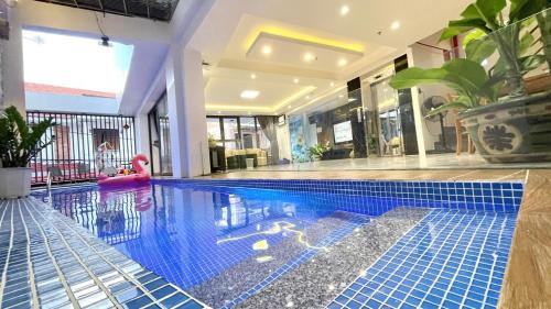 Vung Tau Villa | Beachside Sunflower Villa: 4-Star Stay with Karaoke & Pool