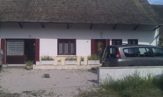 Ormes House | Discover Sunflowers in Burgundy: Pet-Friendly Retreat