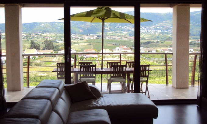 Cadaval Villa | SunHill Villa: Panoramic Ocean Views & Family-Friendly Amenities