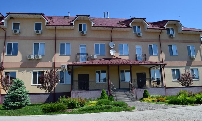 Darnyckyj Hotel | Family-Friendly Retreat at SunLake Hotel Osokorki