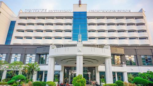 Sunter Hotel | Beautiful Sunlake Waterfront Resort & Convention Awaits You