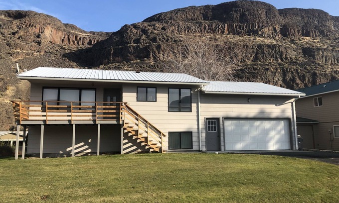 Sunland Estates House | Sunland Home: Perfect for Concerts, Pool & Ocean Views