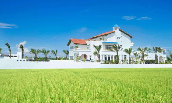 Wujie House | Discover SunLax B&B: Family-Friendly Retreat with Kitchen