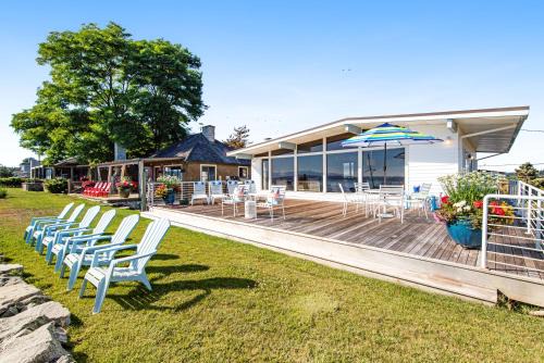 Clinton House | Oceanfront Getaway at Sunlight Beach Shoreline Hotel