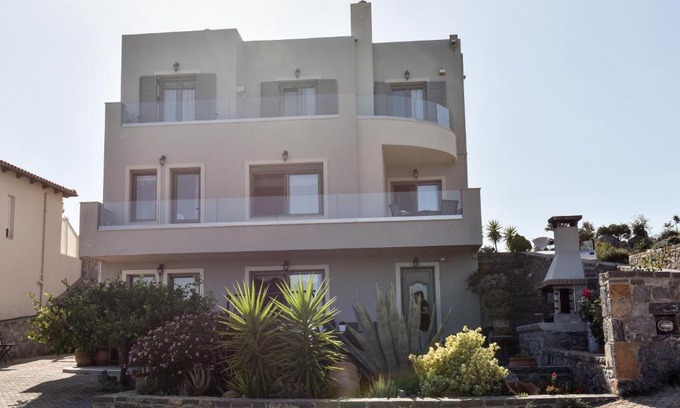 Lassithi Prefecture Villa | Inviting Sunlight Residence: 4-Star Family-Friendly Stay