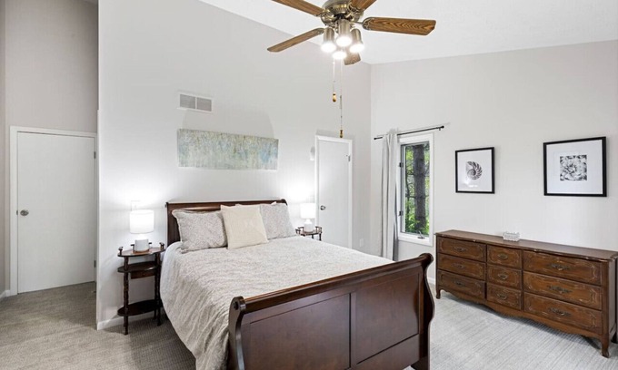 Penfield House | Sunlit 3BDRM in Central Penfield