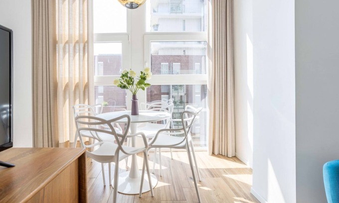 Centro Direzionale Apartment | Bright Apartment in Porta Nuova with Breakfast Included