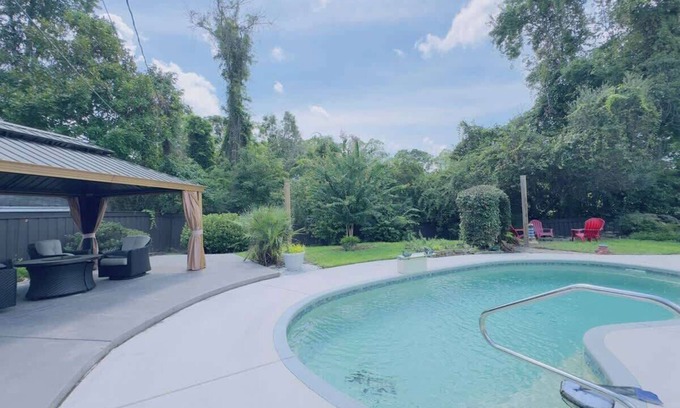Little River House | Sunlit Hideaway 3BR/2BA house + pool!