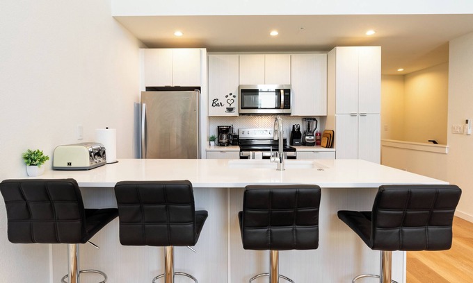 Cole House | Bright Oasis: Modern Retreat in RiNo, Denver