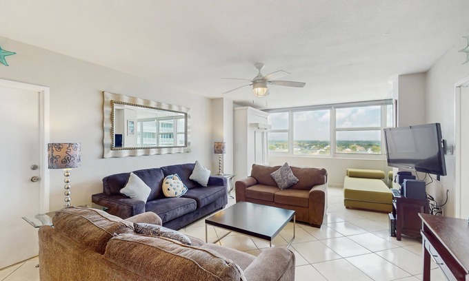 Galt Mile Condo | Bright Suite with City Views, Pool & Beach Access