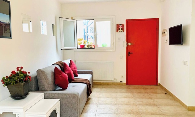 Gracia Apartment | Sunny 2 BD Penthouse in Gracia. Virreina Square