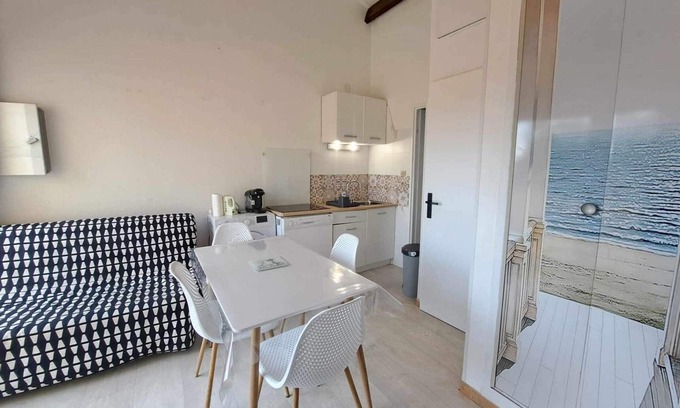 Marseillan Plage Apartment | Oceanfront Apartment Marseillan-Plage for 5 Guests