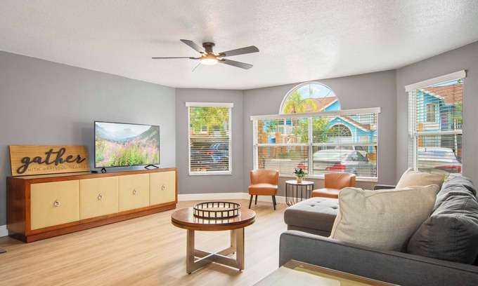 Kissimmee Condo | Sunny 3BR Kissimmee Condo with Pool Clubhouse Gym and Minutes to Disney