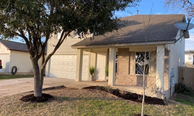 Austin House | Family-Friendly 4BR Home Close to Tesla with Full Kitchen