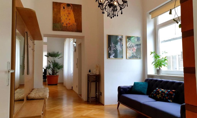 Favoriten Apartment | Bright Apartment near City Centre - Rated 9.3/10 by Guests