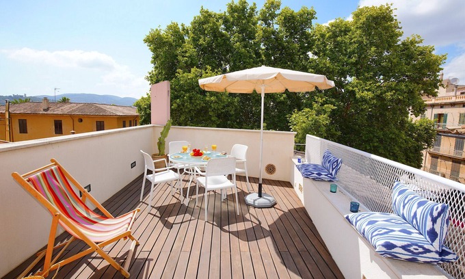 La Llotja-Born Apartment | Bright Terrace Apartment in Palma Old Town with Amenities