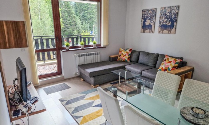 Borovets Apartment | Cozy Sunny Apartment C25 with Pool and Family-Friendly Vibe