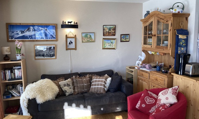 Chatel Apartment | Pet-Friendly Sunny Apartment for 6 in Petit Chatel