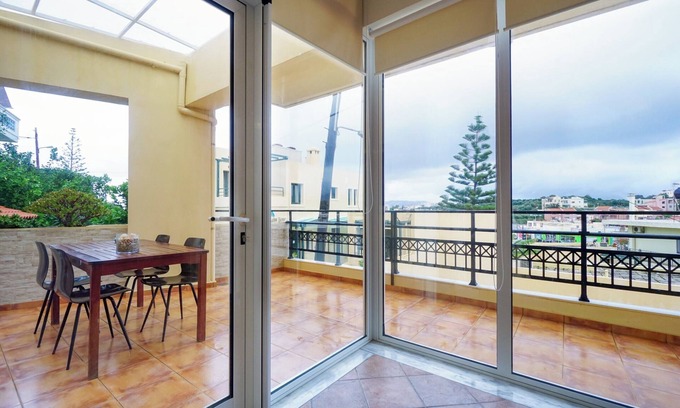 Makrys Tichos Apartment | Relaxing Sunny Apartment with Breakfast and Family-Friendly Amenities
